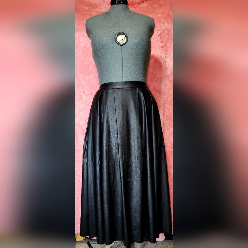 T.Tahari black pleather full length skirt size XL black never worn